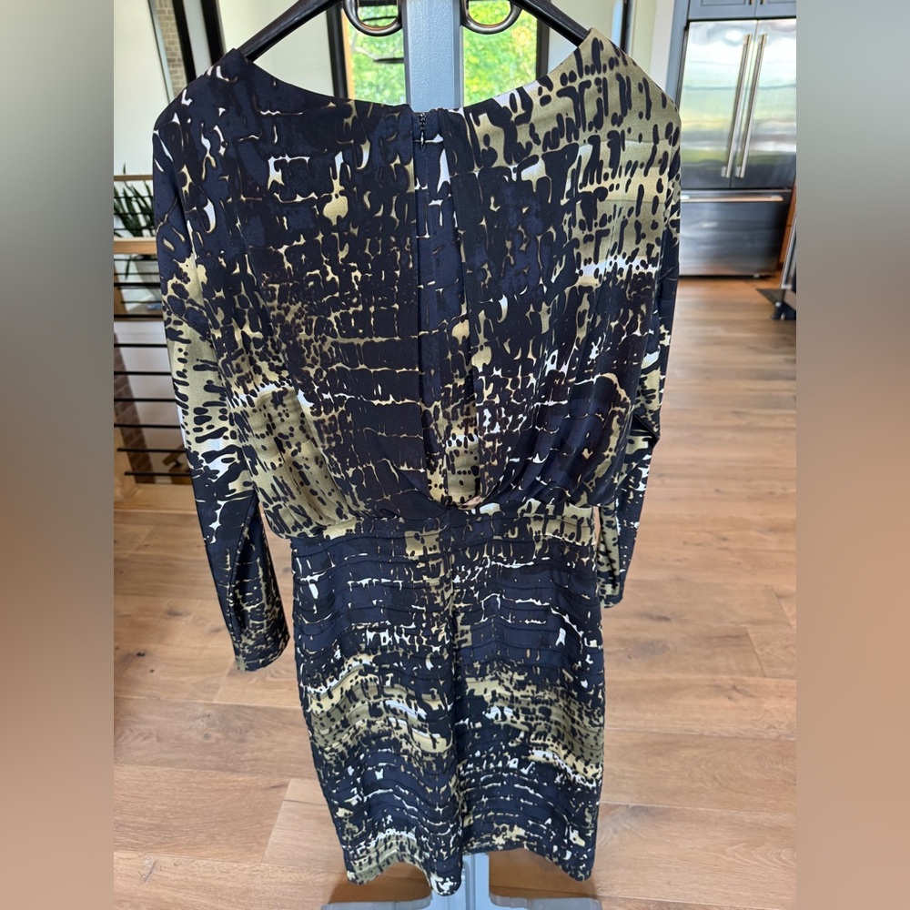 Adrianna Papell Elegant Black and Gold Dress